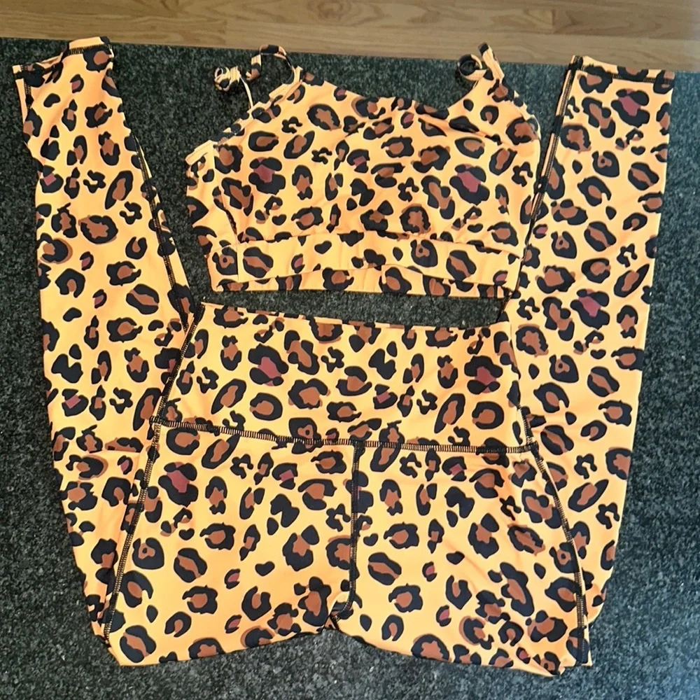 Shein woman’s workout set - Picture 1 of 3